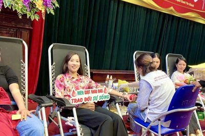 Cán bộ, giáo viên Trường THPT Vũ Duy Thanh tích cực tham gia hiến máu tình nguyện năm 2025
