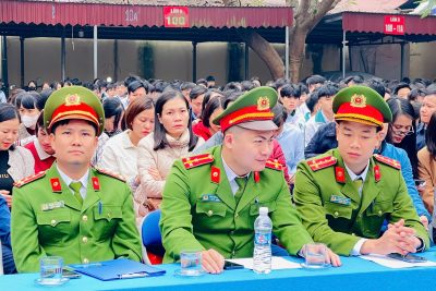 Nhiều hoạt động ý nghĩa trong giờ chào cờ đầu tuần tại Trường THPT Vũ Duy Thanh