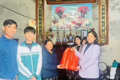Hoạt động “Tết yêu thương” tại Trường THPT Vũ Duy Thanh